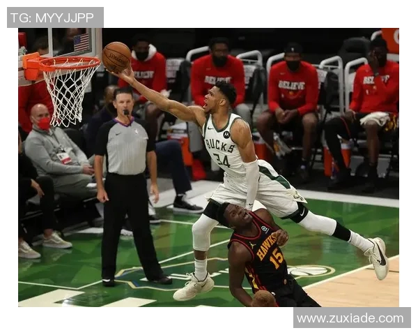 字母哥上篮不中未响哨，沮丧的坐在地上放弃回防