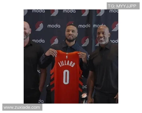 NBA官宣三分大赛8人名单：卫冕冠军布克领衔 双冠王利拉德参赛